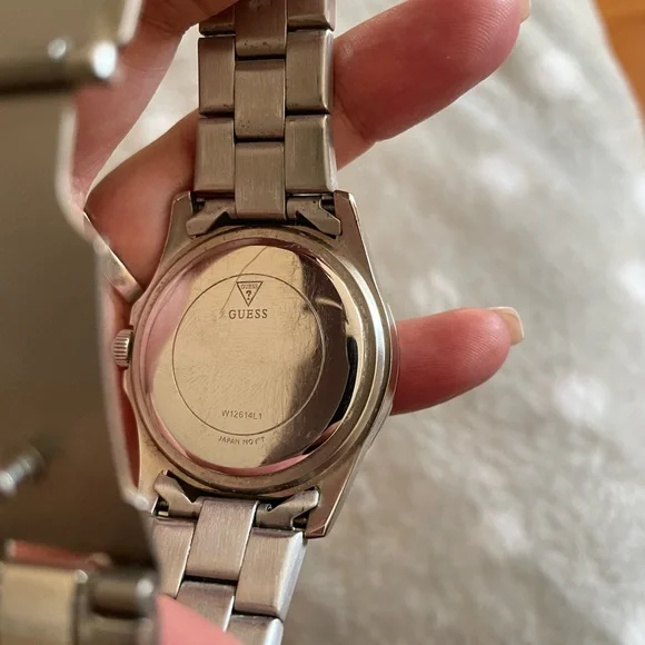 Silver GUESS watch - Picture 3 of 4